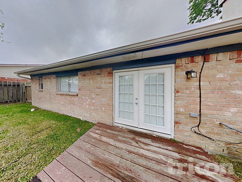 Building Photo - 20118 Misty Pines Dr