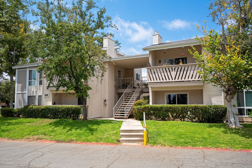 Building Photo - 520 Sandalwood Pl