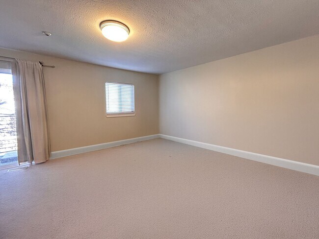 Building Photo - $0 DEPOSIT OPTIONS. SPACIOUS 4-BEDROOM, 3.5-BATH DUPLEX OFF 6TH AVE FREEWAY, MINUTES FROM COLORAD...