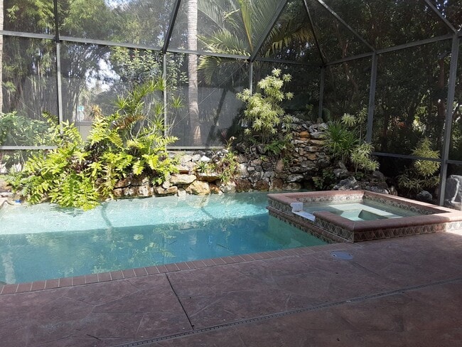 Building Photo - Annual unfurnished 3/2 SFH with pool in The Oaks!