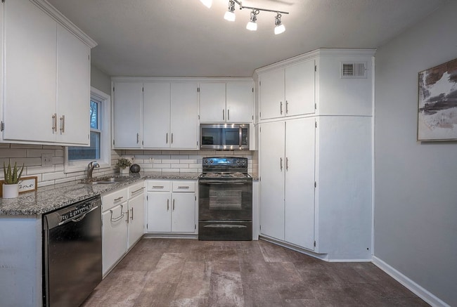 Building Photo - Cute Two Bedroom Home in Olathe