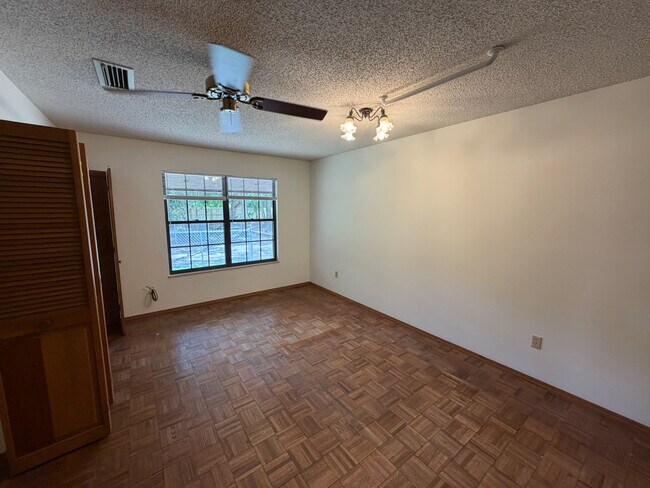 Building Photo - 3660 Crazy Horse Trail