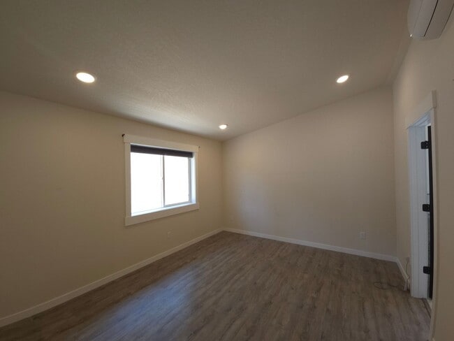Building Photo - 3835 Pine Creek Rd