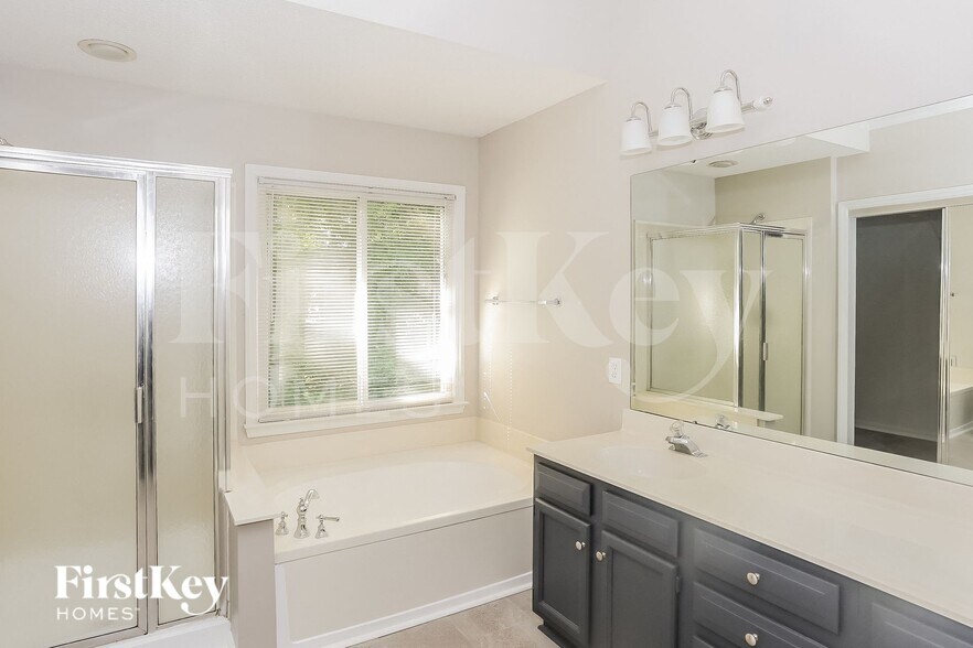 Building Photo - 3883 Meadow Ridge Dr NW