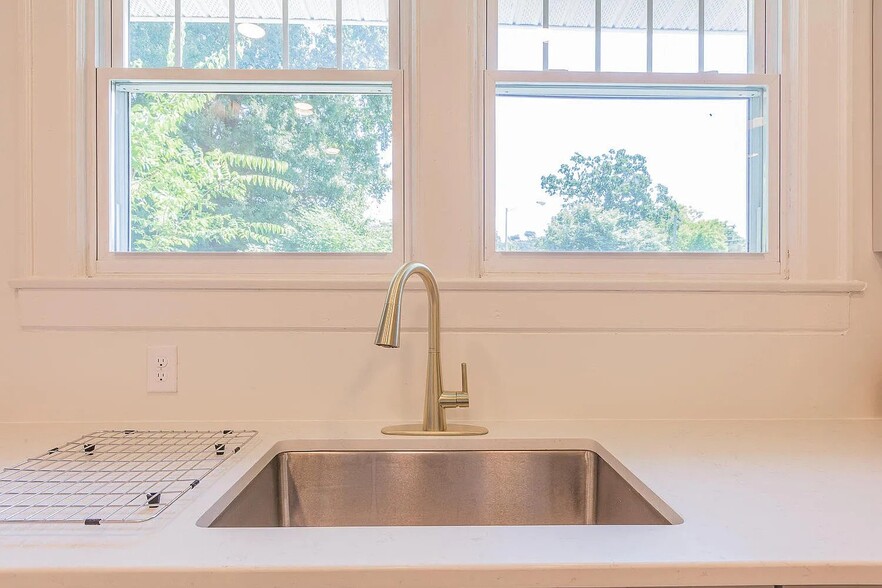 kitchen - 2403 Bailey Ave