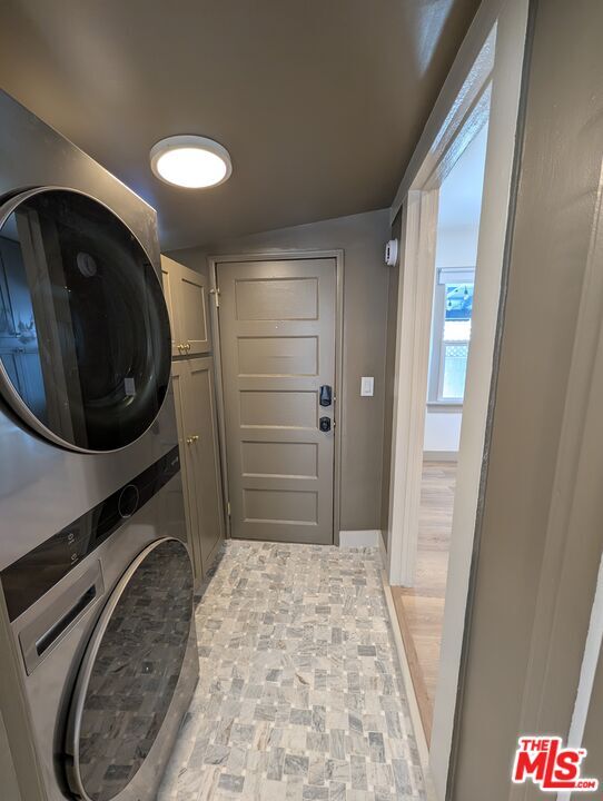 Building Photo - 1015 Granville Ave