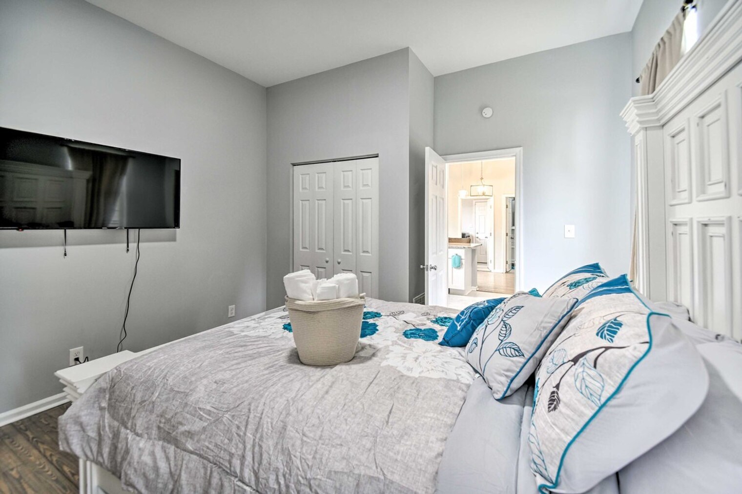 Building Photo - 740 W 31st St