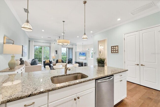 Building Photo - 455 Nokomis Ave S