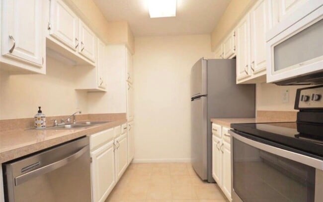 Building Photo - 2250 Bering Dr