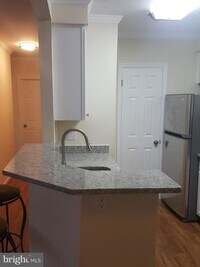 Building Photo - 6921 Victoria Dr