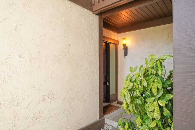Building Photo - Beautiful Condo Available in Villa Moraga ...