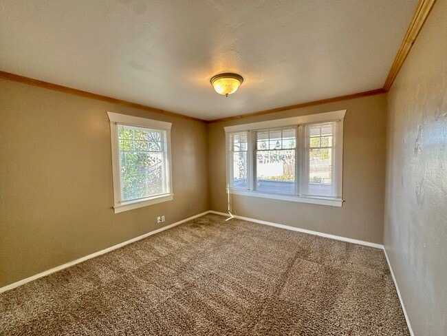 Building Photo - 117 E Empire St