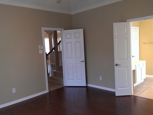 Building Photo - 25118 Auburn Terrace Dr