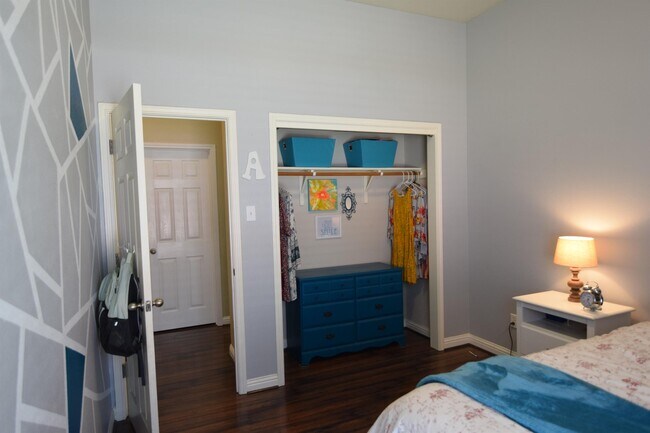 Building Photo - 310 Wildhorse Creek