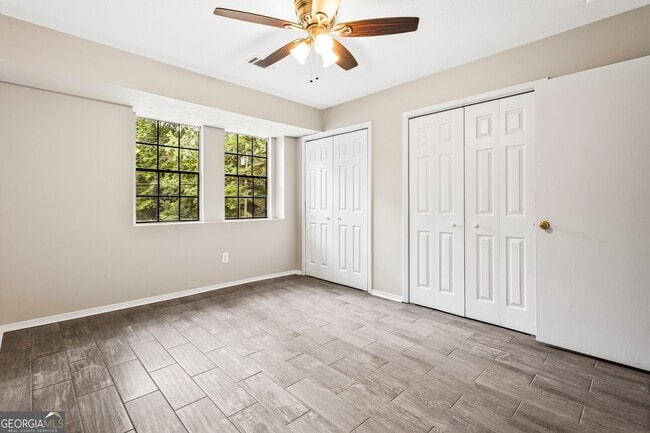 Building Photo - 5846 Bobbin Ln