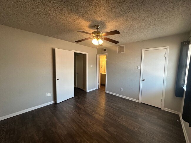 Building Photo - 4502 Gaston Ave