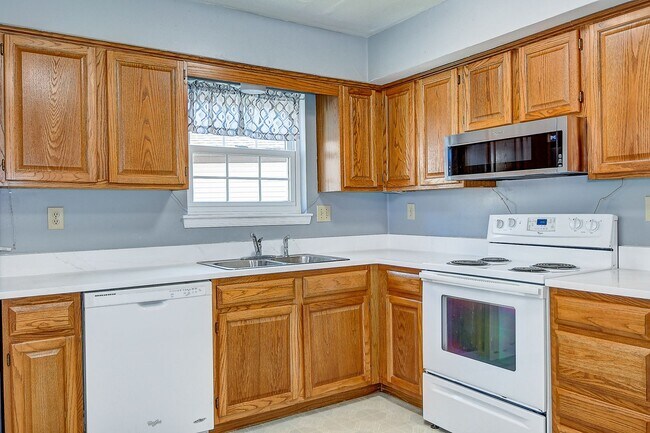 Building Photo - FOR RENT - INDIAN LAKES / SALEM AREA VIRGINIA BEACH!