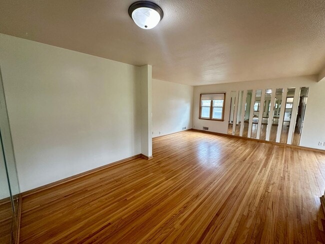 Building Photo - Beautiful Single Family Home Across from L...