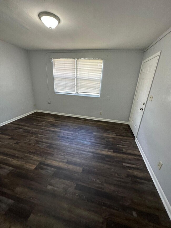 Building Photo - 2020 Palafox St