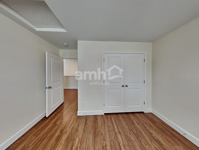 Building Photo - 9260 S Park St