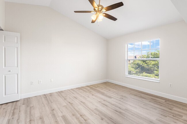 Building Photo - ** FAIRWAY PRESERVE ** 1 BED / 1 BATH CONDO - PET OK! - LAKE VIEW - NORTH NAPLES - ANNUAL RENTAL