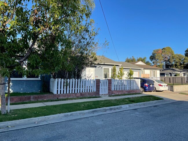 front yard - 4210 Ince Blvd