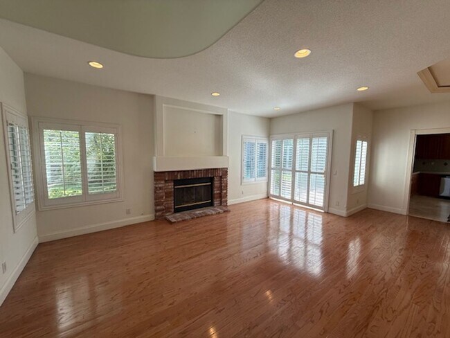 Building Photo - Over 3000 sq feet in Trabuco Canyon