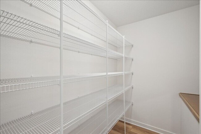 Building Photo - FINISHED BASEMENT!! 4 Bed, 3 Bath Townhome in Ankeny