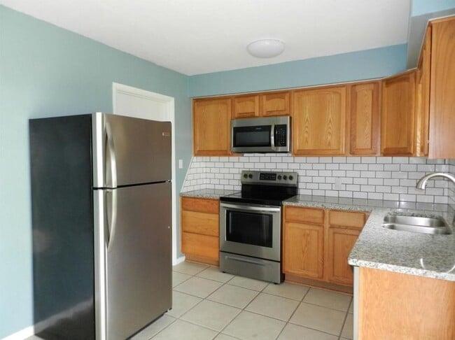 Building Photo - 6411 NW Compass Dr