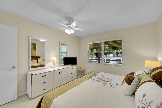 Building Photo - 154 Upminster G