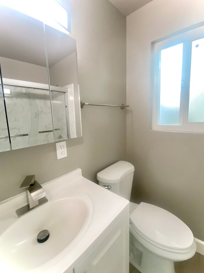 Building Photo - Fully Remodeled 1-bedroom Condo in Fremont...