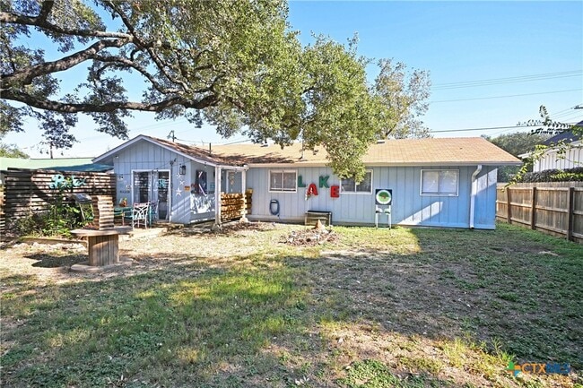 Building Photo - 553 Scenic Dr