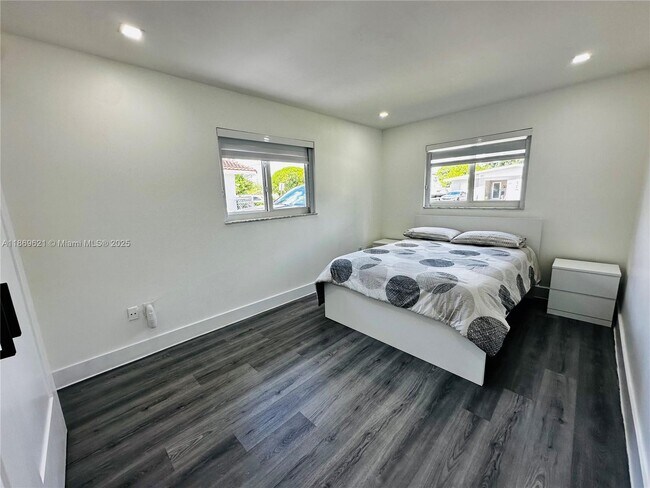 Building Photo - 1543 SW 74th Ct