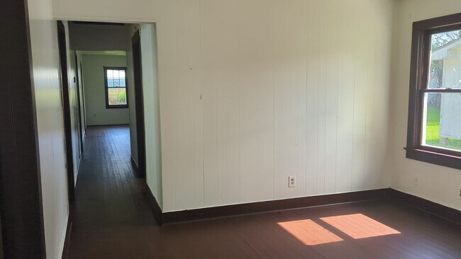 Building Photo - 245 Sherwood Dr