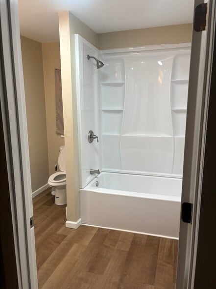 Building Photo - 128 Monroe St