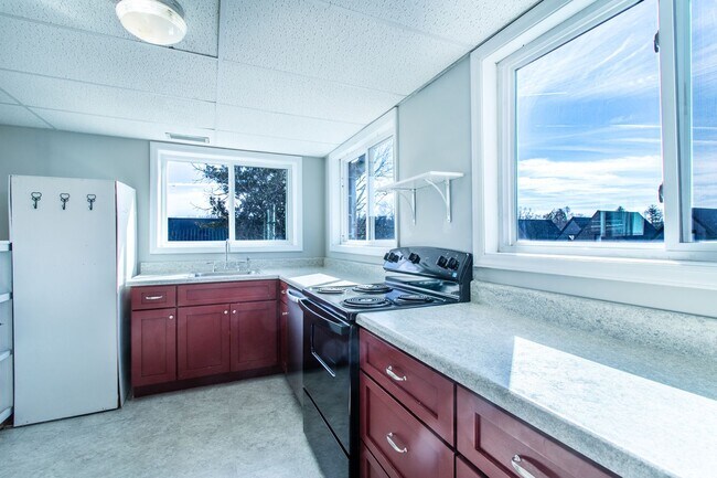 Building Photo - Downtown Apartment