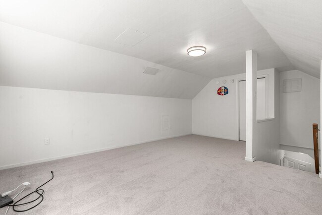 Building Photo - 5 Bed 3 Bath - Rockville Colonial - Update...