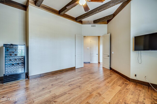 Building Photo - 10193 E Bayview Dr