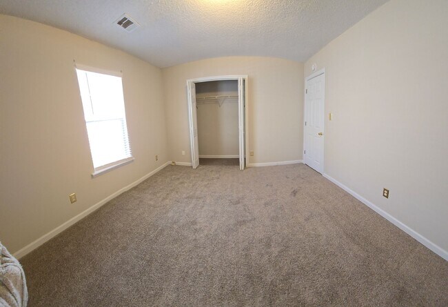 Building Photo - Impeccable Home in Gorgeous Neighborhood