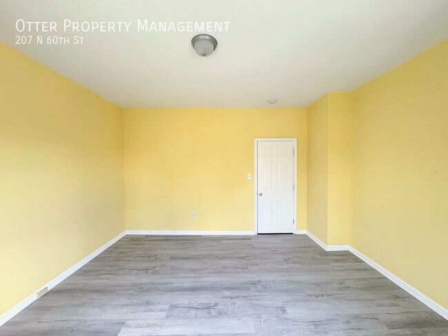 Building Photo - 207 N 60th St