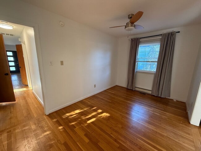 Building Photo - Fantastic Home Near Three Chopt and Patterson Available immediately!