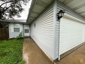 Building Photo - Leasing