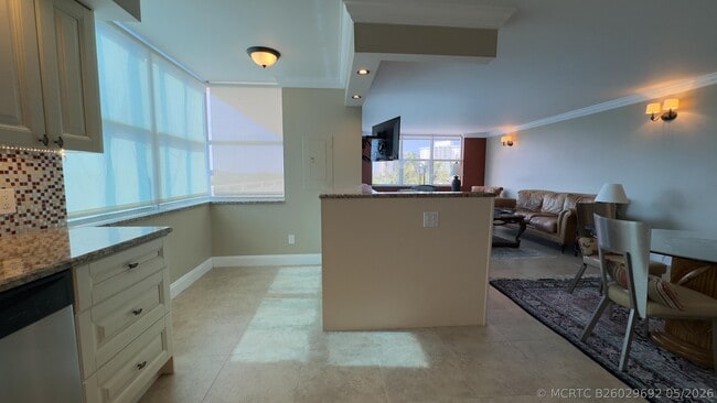 Building Photo - 5200 N Ocean Blvd