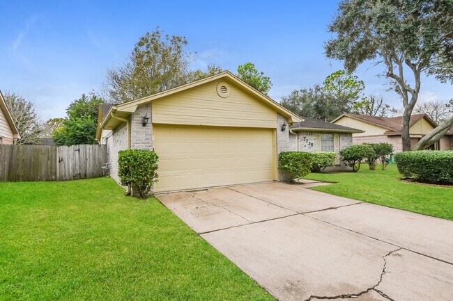 Building Photo - 2718 N Brompton Dr