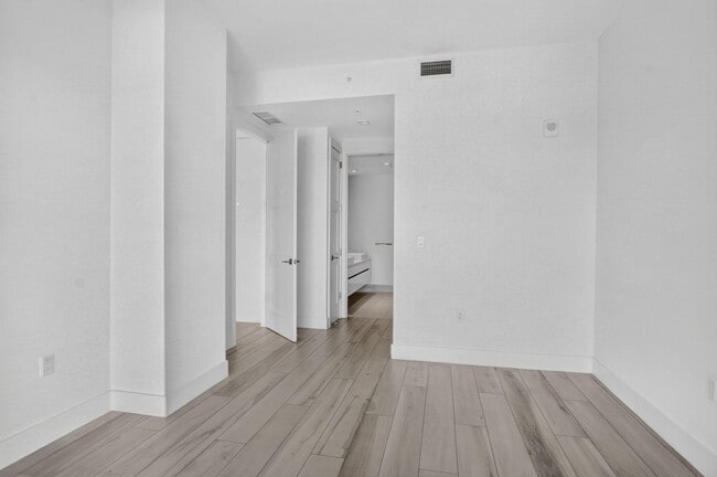 Building Photo - 155 E Boca Raton Rd
