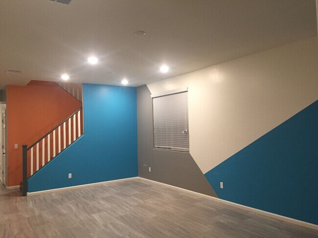 Building Photo - Spacious 5BR House in Phoenix