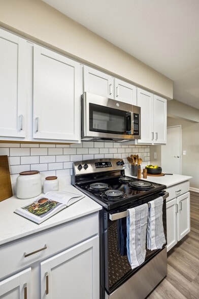 Primary Photo - Cypress Pointe