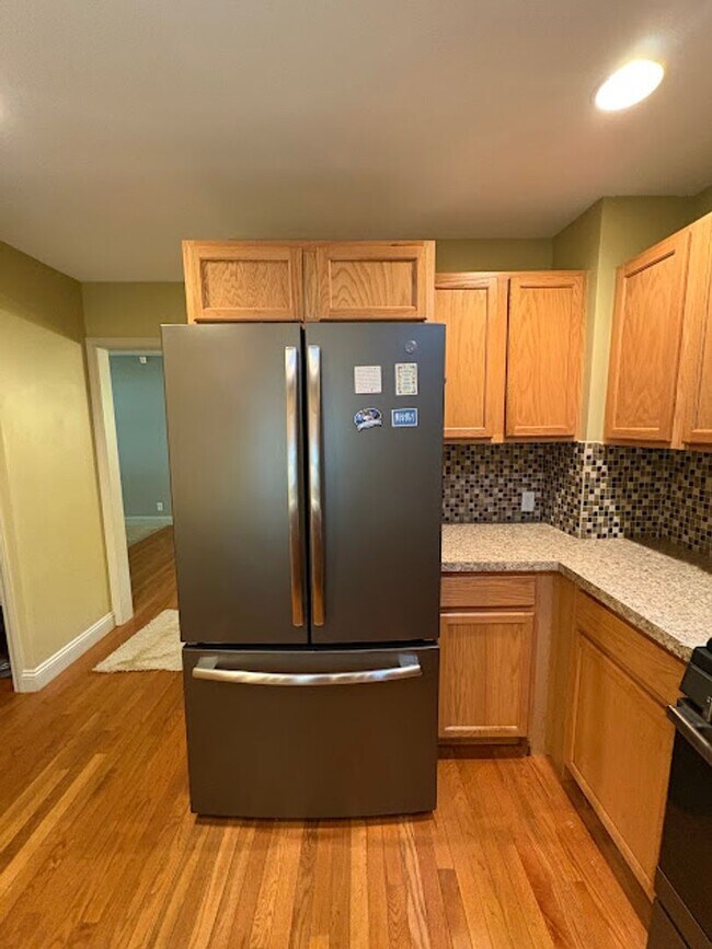 Building Photo - 3 Bedroom 1 Bathroom Home Ready to Rent!