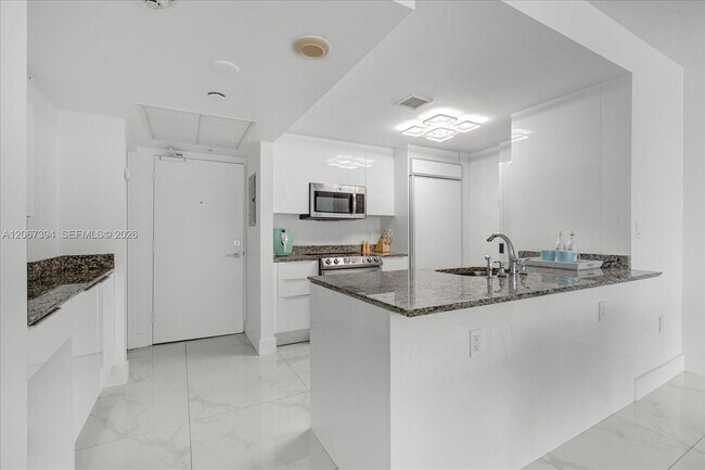 Building Photo - 10275 Collins Ave