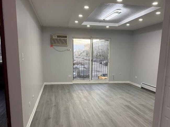 Building Photo - 280 Shorewood Dr